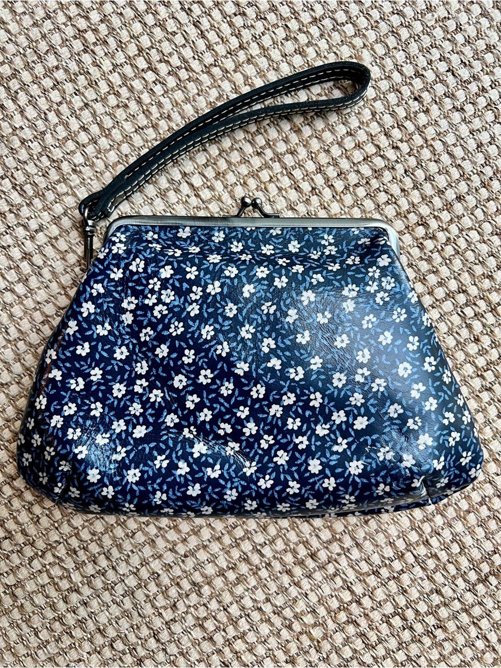 💙🌼Patricia Nash Denim Daisies Leather Kiss Lock Wristlet
